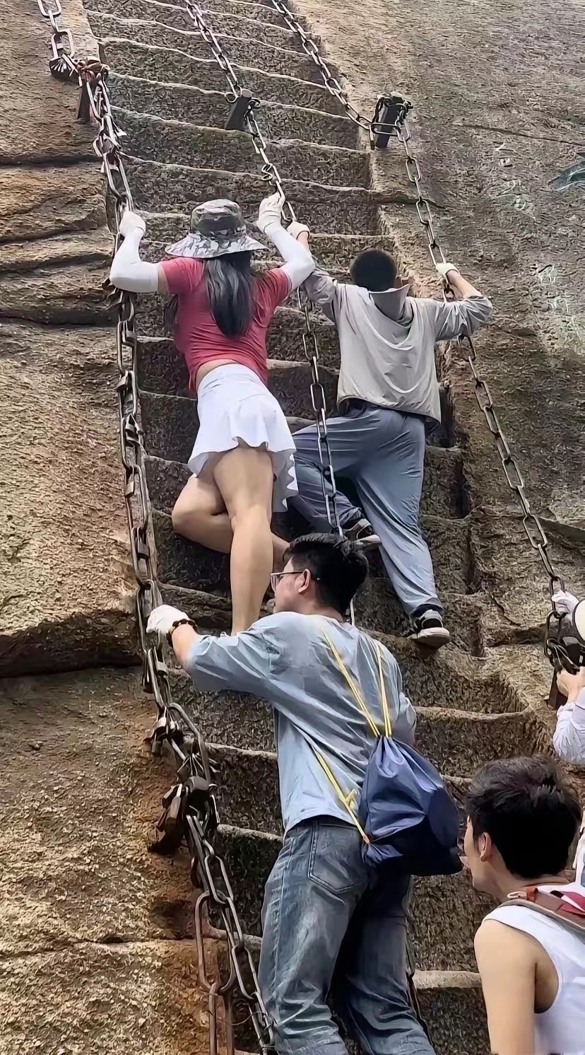 看小姐姐爬山-58电商